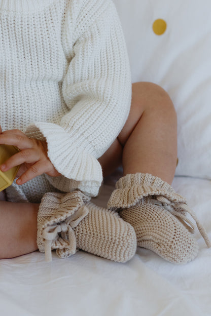 Knit Ruffle Booties-Oat