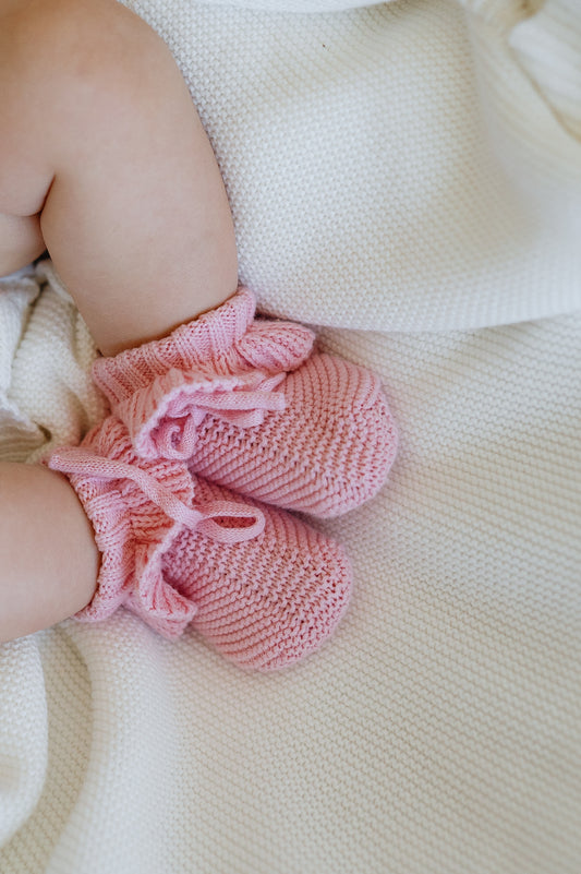Knit Ruffle Booties- Baby Pink