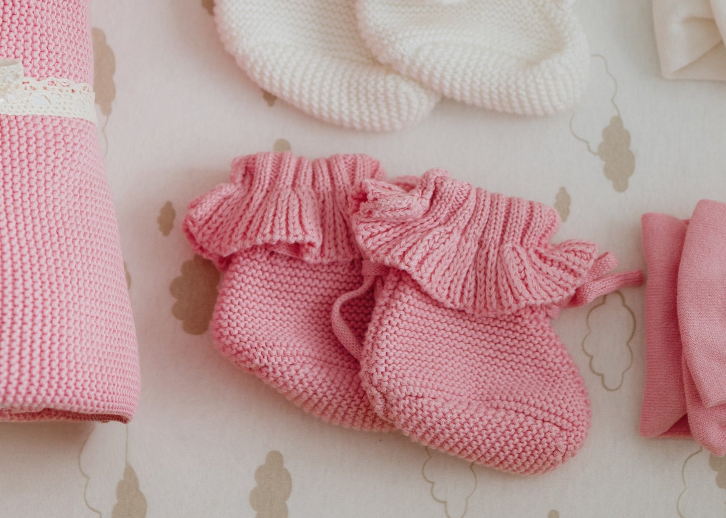 Knit Ruffle Booties- Baby Pink