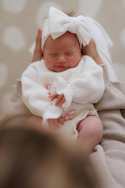 Knit baby bow & bootie set