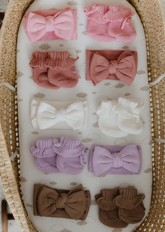 Knit baby bow & bootie set