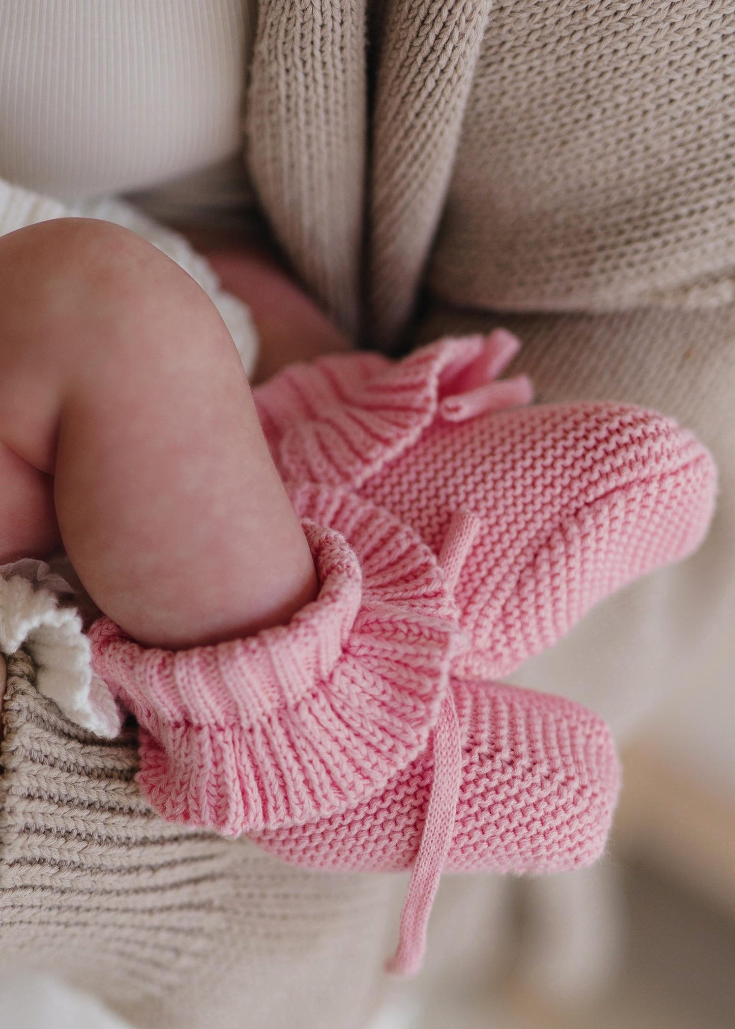 Knit baby bow & bootie set