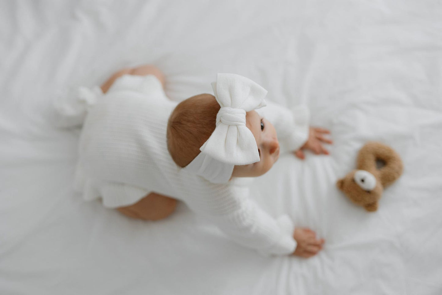 Knit baby bow & bootie set