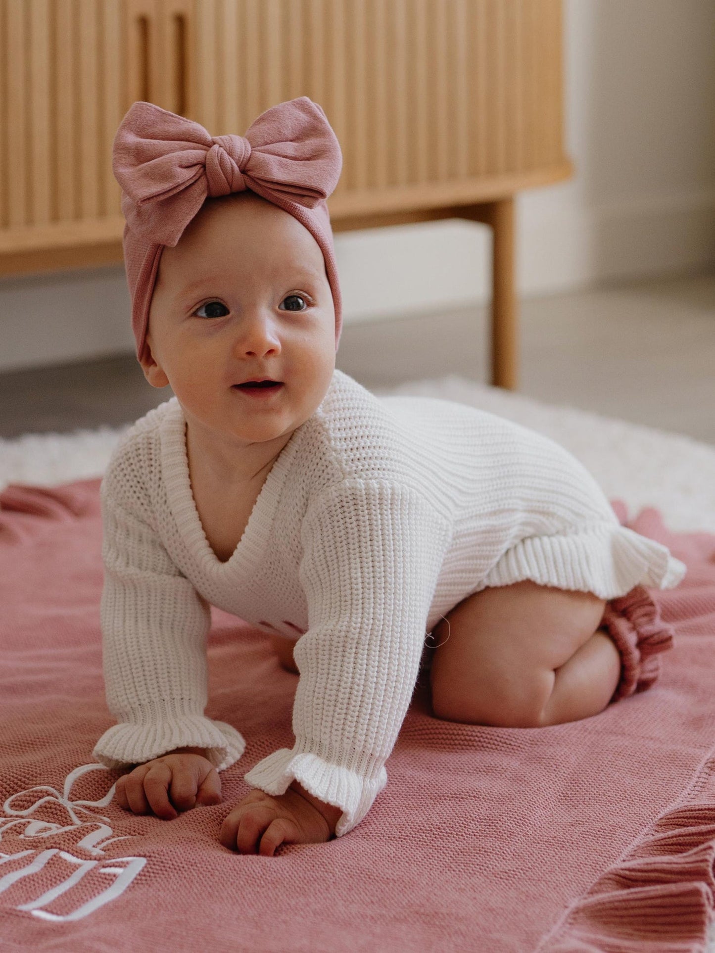 Knit baby bow & bootie set