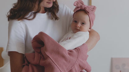 Knit baby bow & bootie set